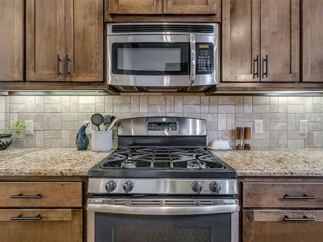 9105 NW 89th Street, Yukon, OK 73099