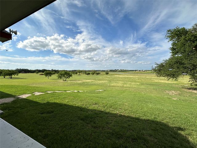 333 Lake Point, Comanche, TX 76442