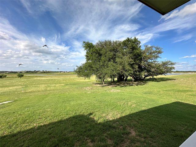 333 Lake Point, Comanche, TX 76442