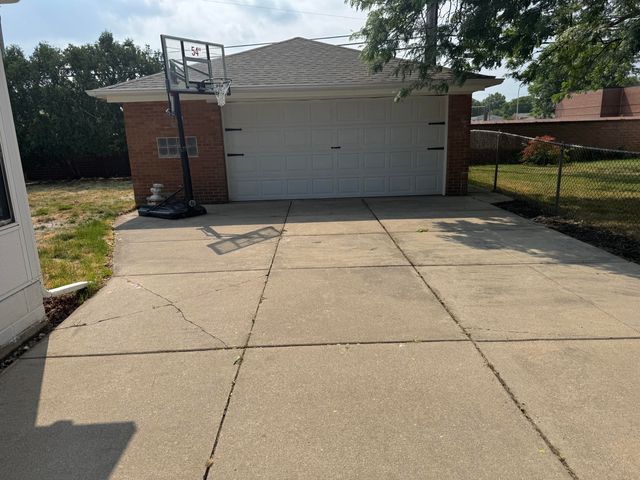 25147 Collingwood Street, Roseville, MI 48066