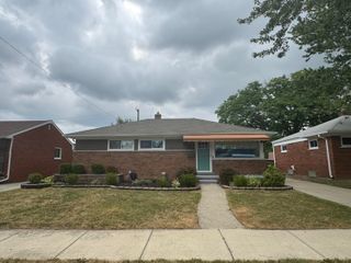25147 Collingwood Street, Roseville, MI 48066