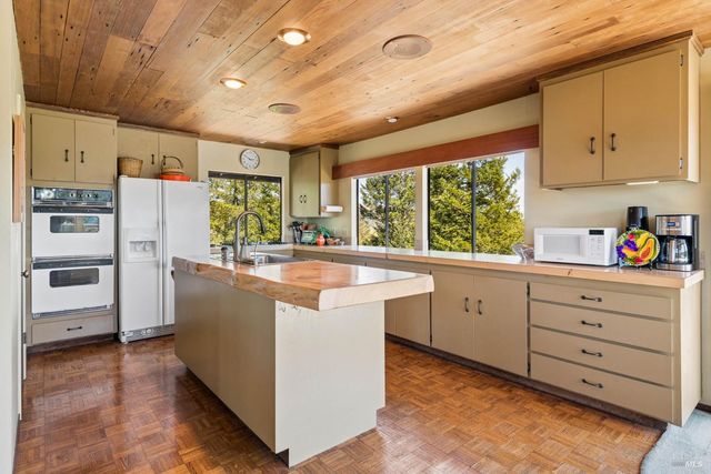 40 El Mirador Dr, Nicasio, CA 94946