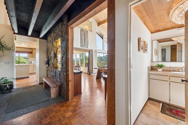 40 El Mirador Dr, Nicasio, CA 94946