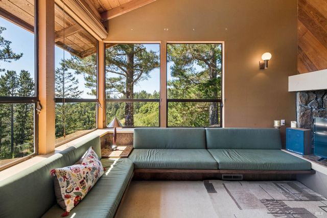 40 El Mirador Dr, Nicasio, CA 94946