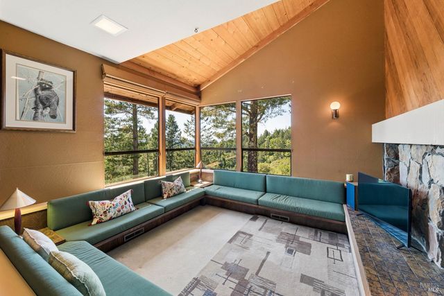 40 El Mirador Dr, Nicasio, CA 94946