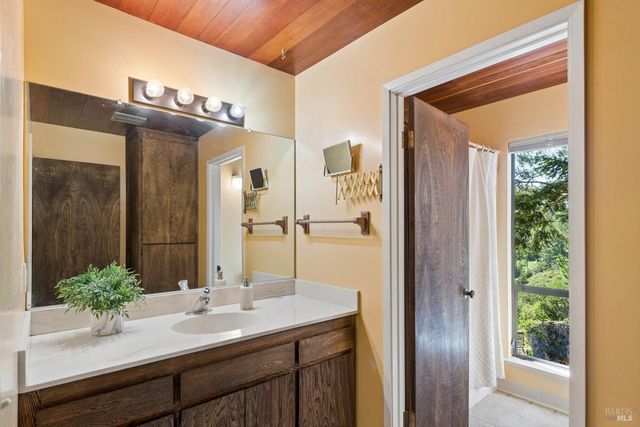 40 El Mirador Dr, Nicasio, CA 94946