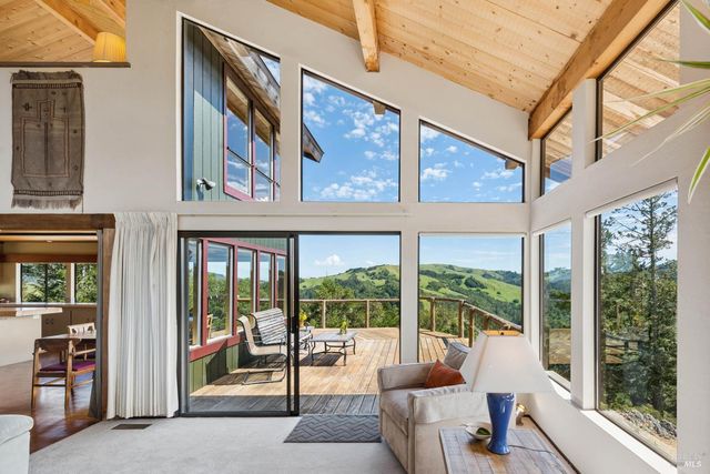 40 El Mirador Dr, Nicasio, CA 94946