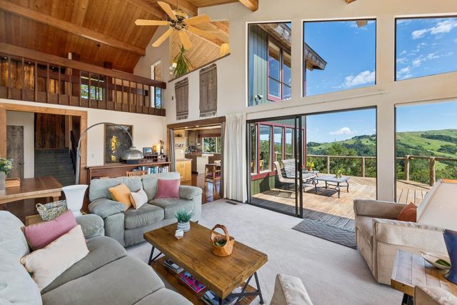 40 El Mirador Dr, Nicasio, CA 94946