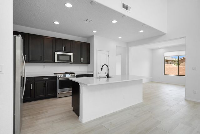 923 Zafiro Road SE, Rio Rancho, NM 87124