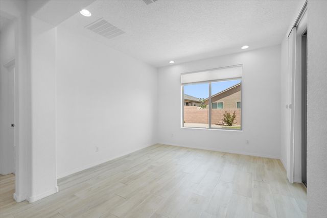 923 Zafiro Road SE, Rio Rancho, NM 87124