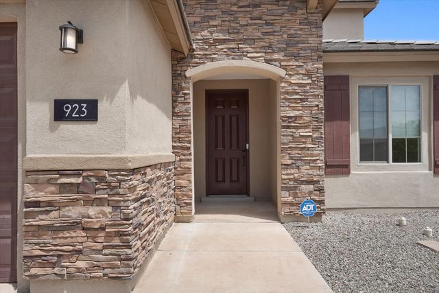 923 Zafiro Road SE, Rio Rancho, NM 87124