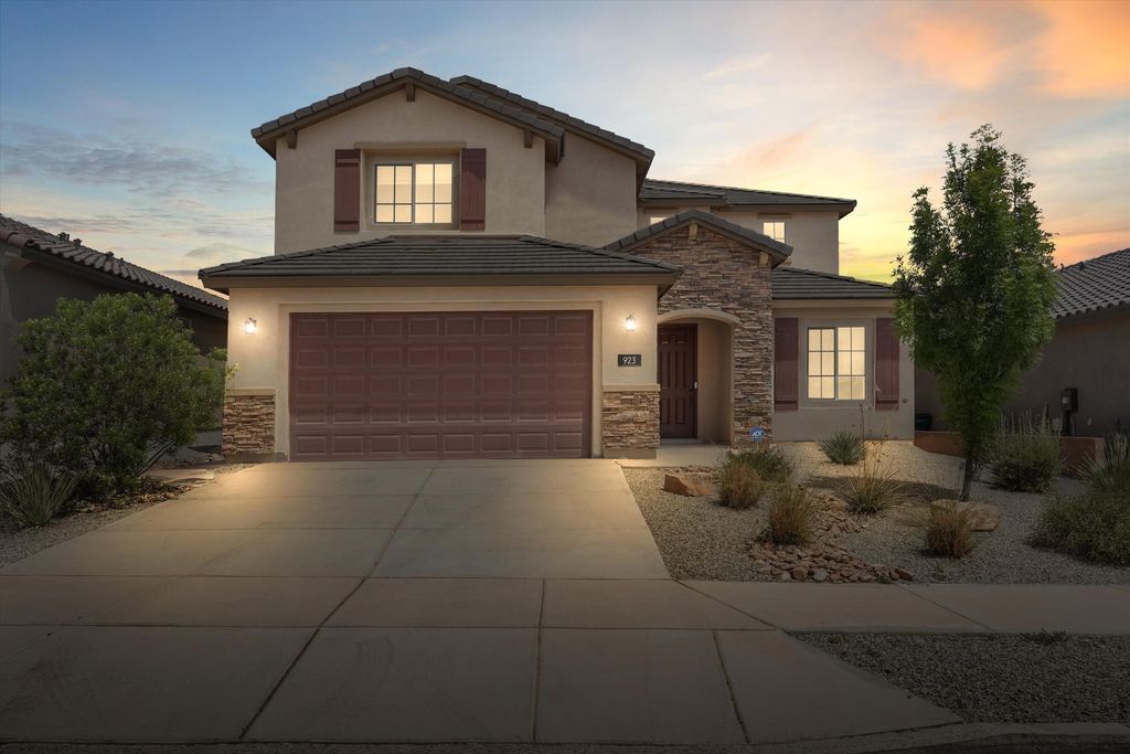 923 Zafiro Road SE, Rio Rancho, NM 87124
