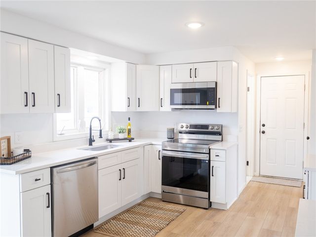 65 Hazel Bark, Gates, NY 14606