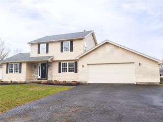 65 Hazel Bark, Gates, NY 14606