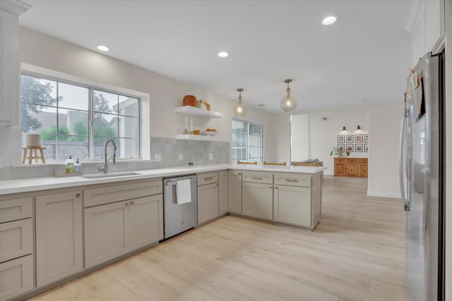 710 Vermeulen Dr, Ripon, CA 95366