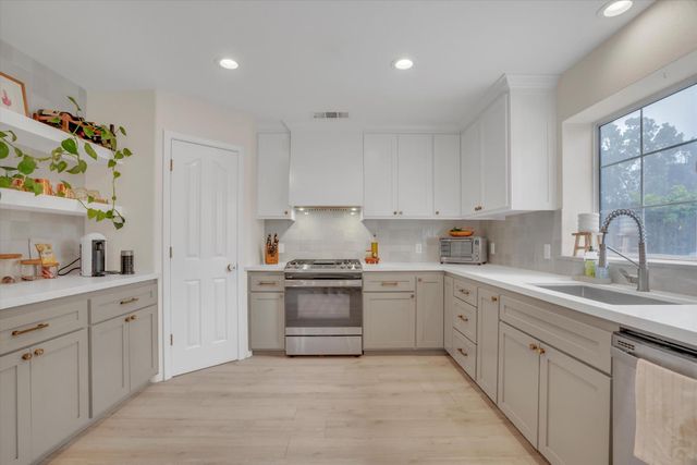 710 Vermeulen Dr, Ripon, CA 95366