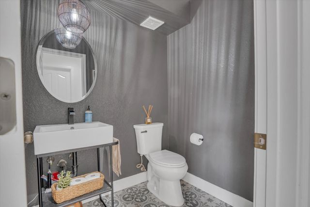 710 Vermeulen Dr, Ripon, CA 95366