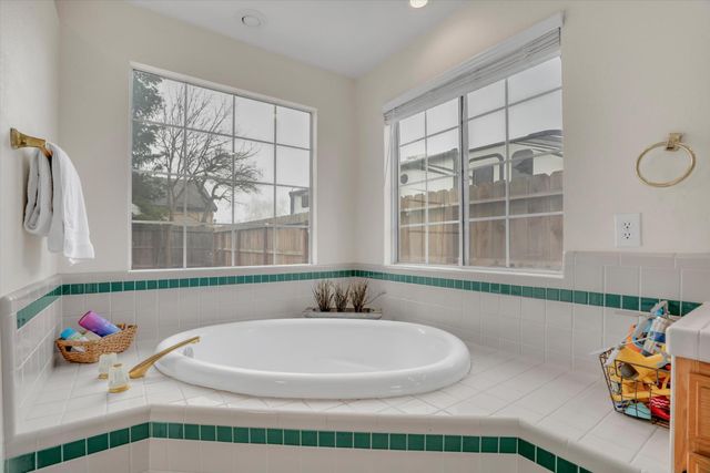 710 Vermeulen Dr, Ripon, CA 95366