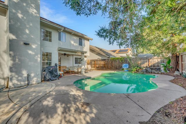 710 Vermeulen Dr, Ripon, CA 95366