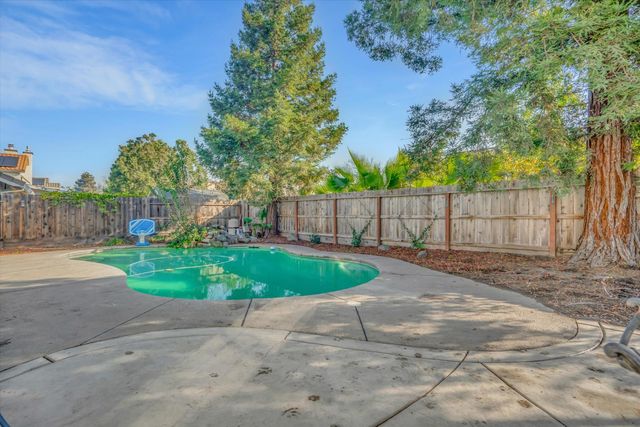 710 Vermeulen Dr, Ripon, CA 95366