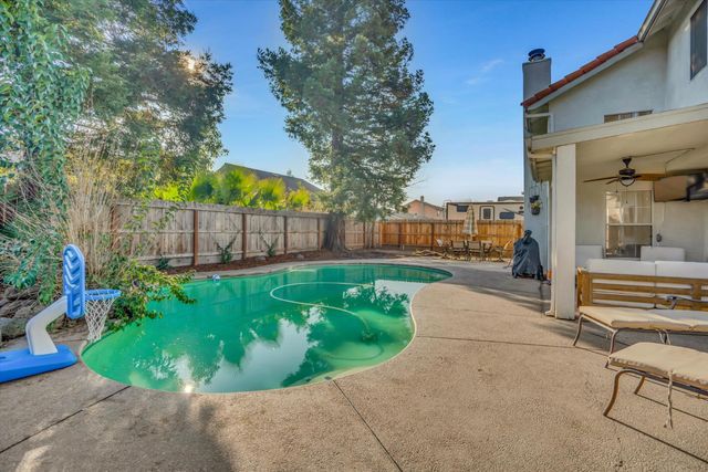 710 Vermeulen Dr, Ripon, CA 95366