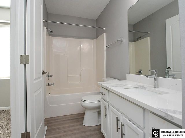 7414 N 77th Avenue, Omaha, NE 68122