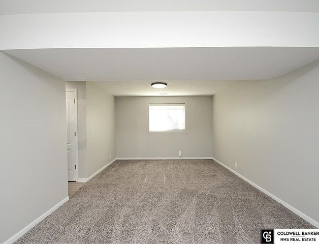 7414 N 77th Avenue, Omaha, NE 68122