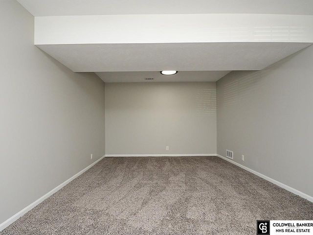 7414 N 77th Avenue, Omaha, NE 68122