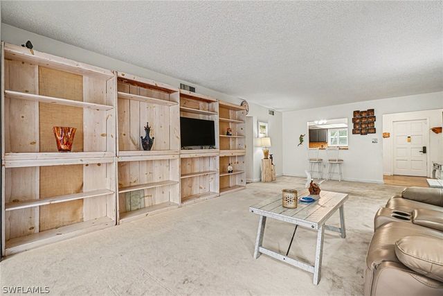 215 Cypress WAY E E2, Naples, FL 34110