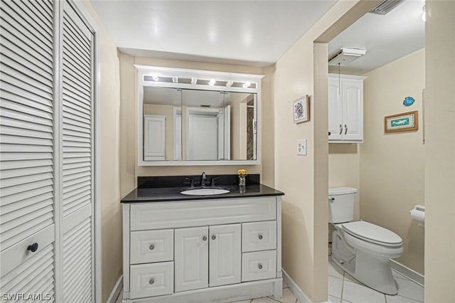 215 Cypress WAY E E2, Naples, FL 34110