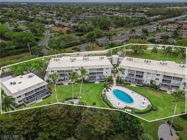 215 Cypress WAY E E2, Naples, FL 34110