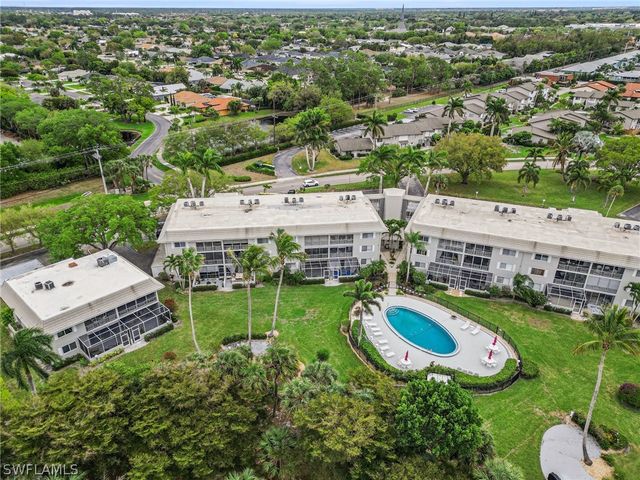 215 Cypress WAY E E2, Naples, FL 34110