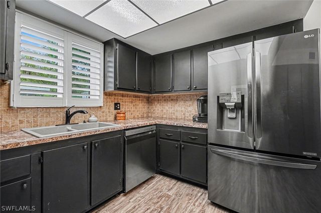 215 Cypress WAY E E2, Naples, FL 34110