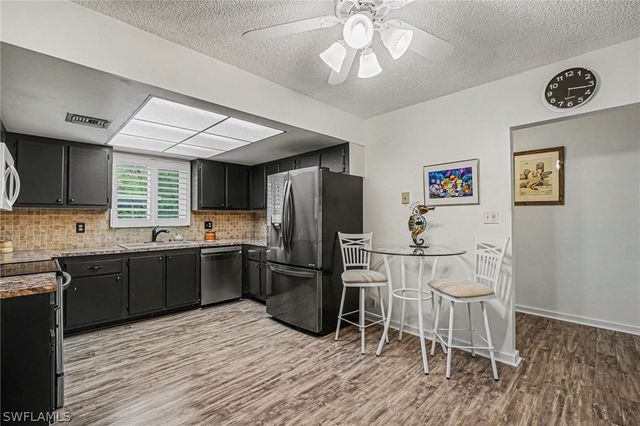 215 Cypress WAY E E2, Naples, FL 34110