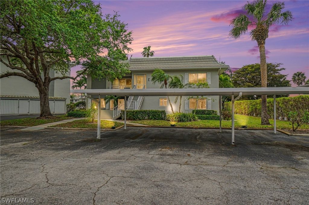 215 Cypress WAY E E2, Naples, FL 34110