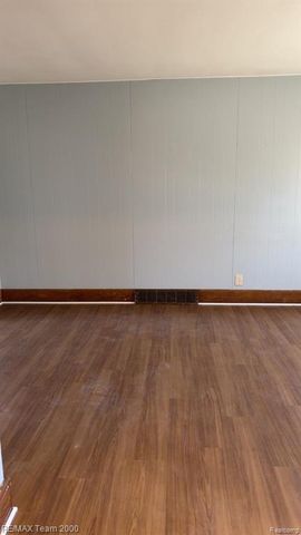 1182 Lafayette Boulevard, Lincoln Park, MI 48146