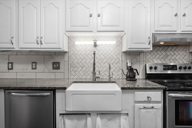 1731 Creekview Ct, Adams, TN 37010