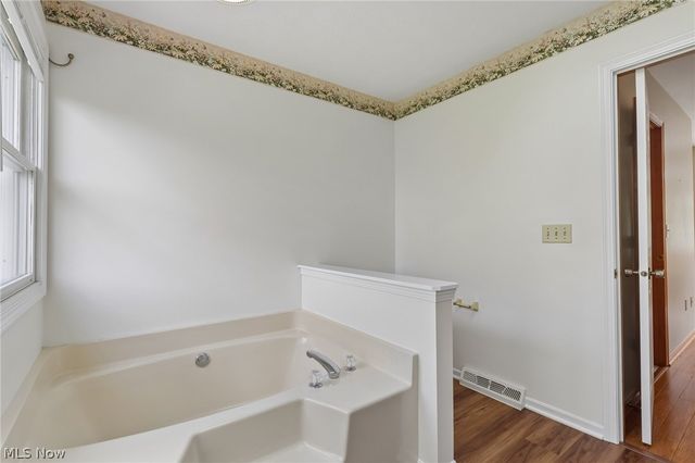 255 Gloucester Drive, Medina, OH 44256