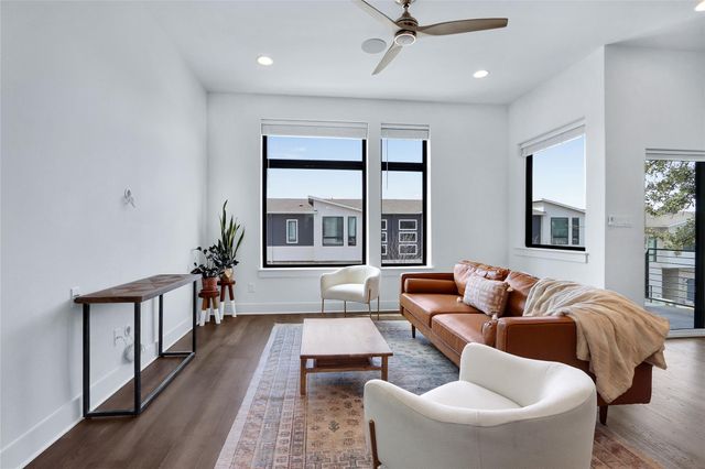 2050 Lohmans Spur RD 501, Lakeway, TX 78734