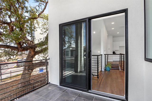 2050 Lohmans Spur RD 501, Lakeway, TX 78734