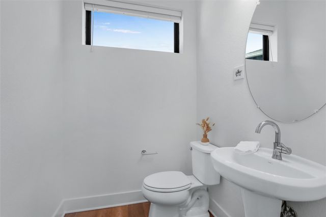 2050 Lohmans Spur RD 501, Lakeway, TX 78734