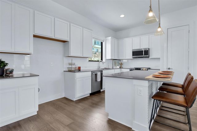 2050 Lohmans Spur RD 501, Lakeway, TX 78734