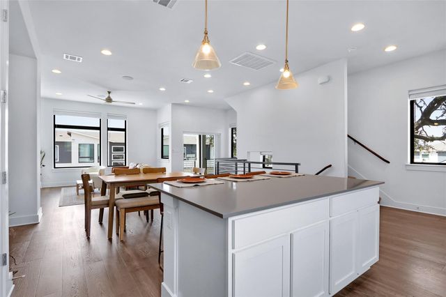 2050 Lohmans Spur RD 501, Lakeway, TX 78734