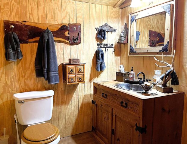 233 Private Road 247, Oakwood, TX 75855