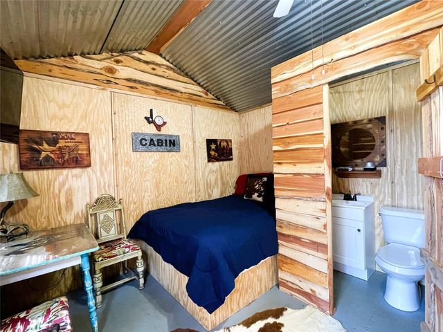 233 Private Road 247, Oakwood, TX 75855