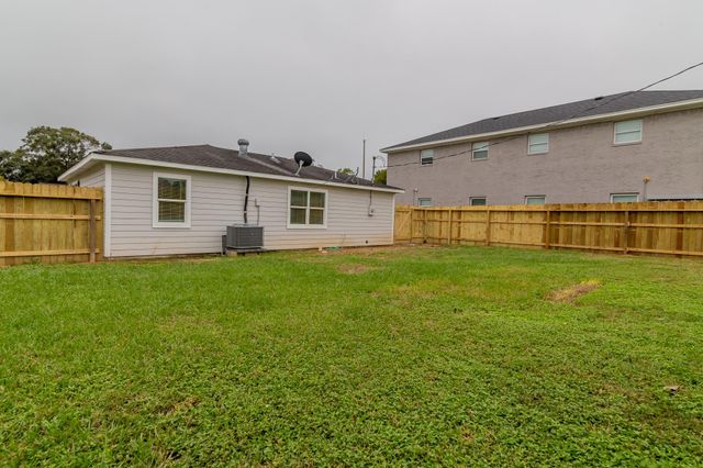 101 Will Street, Willis, TX 77378