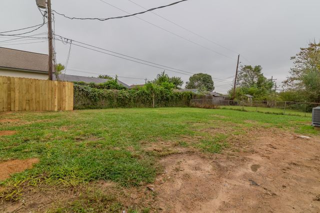 101 Will Street, Willis, TX 77378