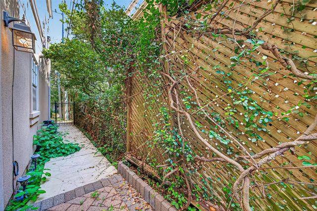 6308 Schuler Street, Houston, TX 77007