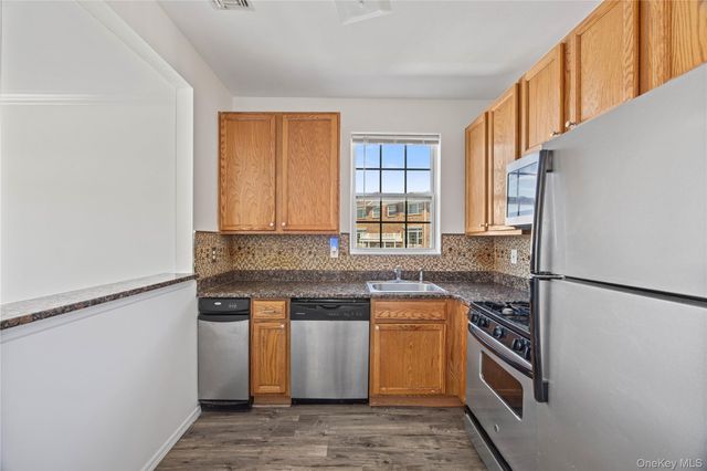 102 Surf Drive, Bronx, NY 10473