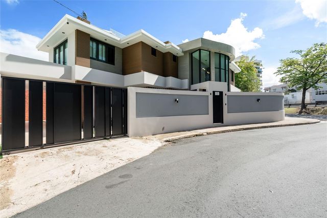 1 ALMENDARES, San Juan, PR 00907